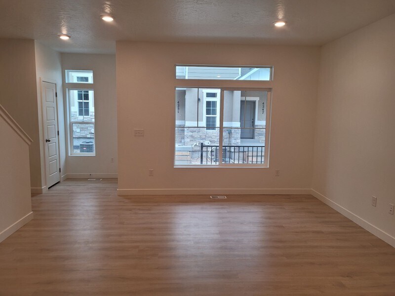 Building Photo - 4250 Bromwell Ct