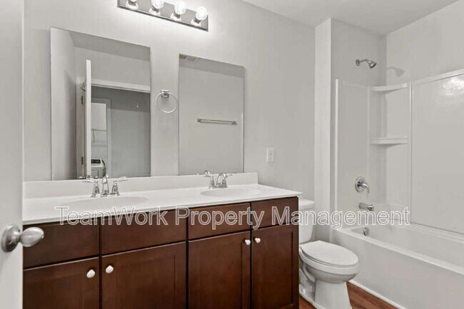 Building Photo - 145 Stoney Creek Way