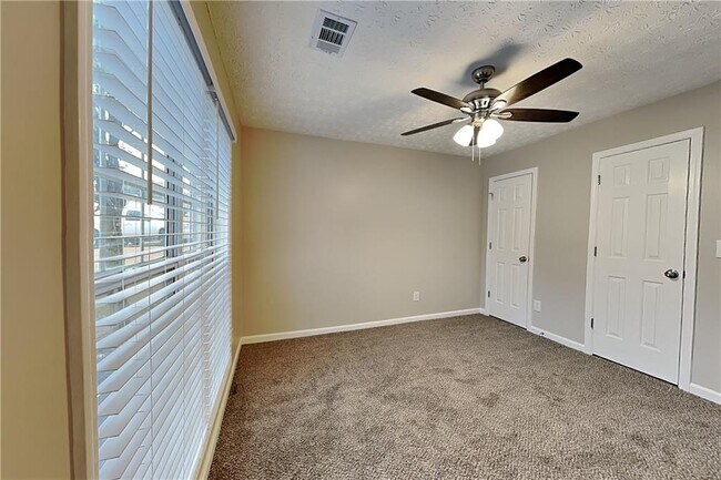 Building Photo - 405 Windsor Brook Ln SE