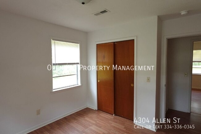 Building Photo - 4304 Allen St