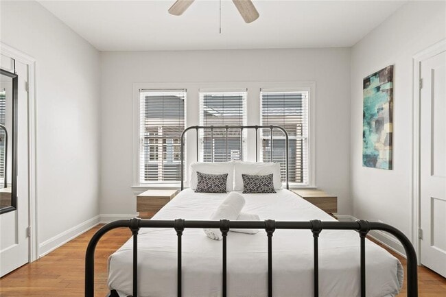 Building Photo - 2106 Kenwood Ave