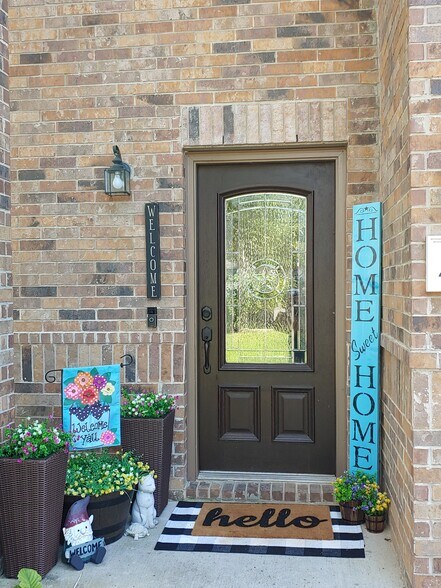 Building Photo - 4405 Woodstock Dr