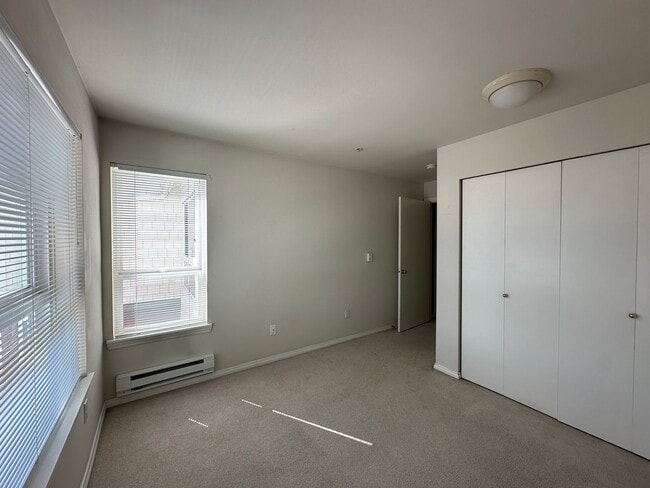 Building Photo - 2Bd/2Ba Seattle Condo