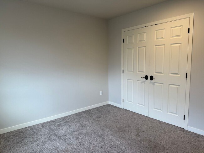 Building Photo - 7415 Saddlebrook Lp