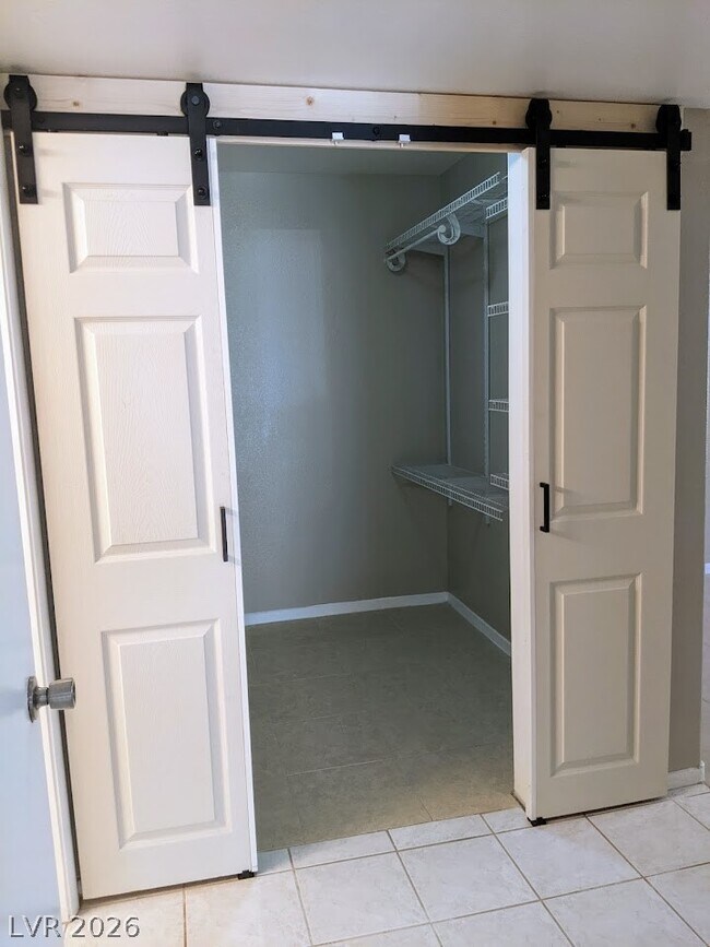 Building Photo - 5710 E Tropicana Ave