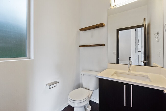 Building Photo - 2010 S Judkins St