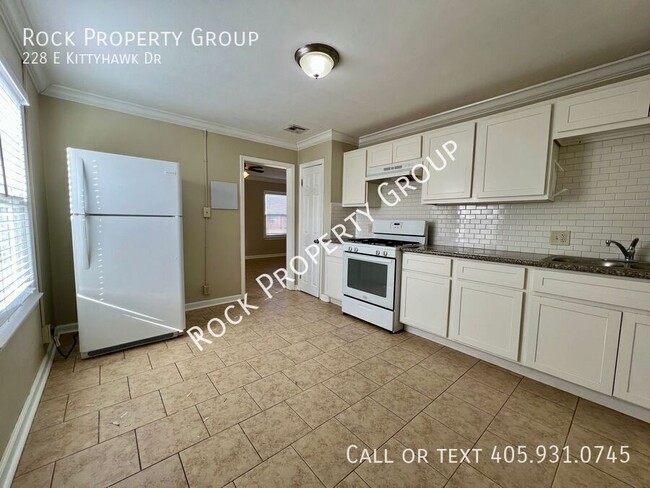 Building Photo - Charming & Fully Remodeled 2-Bedroom Home ...