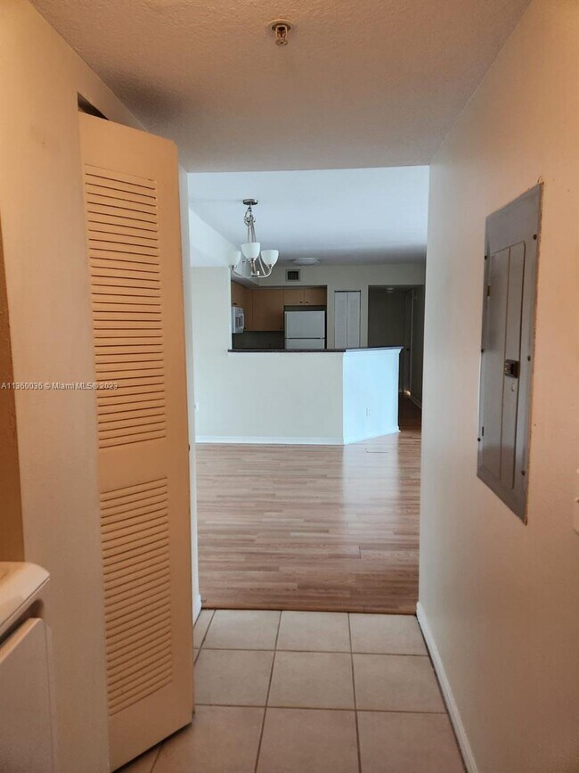 Building Photo - 4180 San Marino Blvd