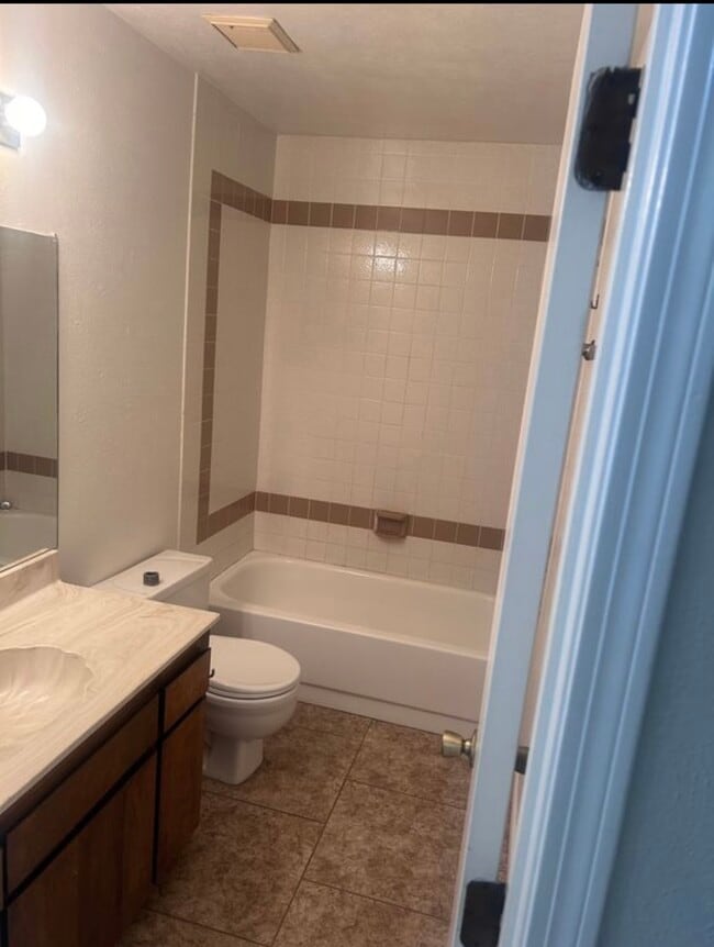 Building Photo - 4410 St Andrews Dr