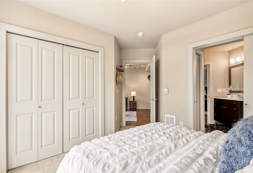 Building Photo - Stunning 1 bed condo in desirable Belltown and Lower Queen Anne! Available 3/7/26!