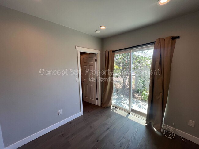 Building Photo - 144 Primrose Ave