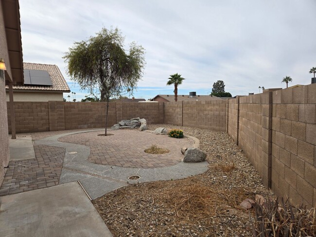 Building Photo - 3 bed 2 bath in Goodyear! No HOA