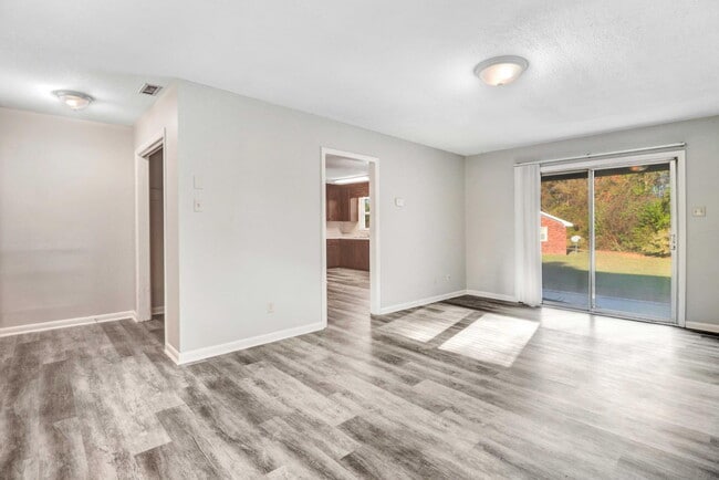 Building Photo - 2 BR | 1 BA Apartment - Scott Hills Apts in Goldsboro *Trash/Water/Lawn Care Included*
