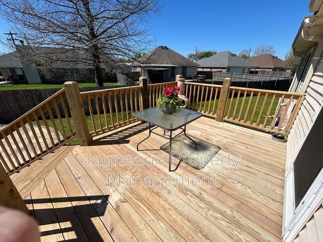 Building Photo - 416 Rue Canard