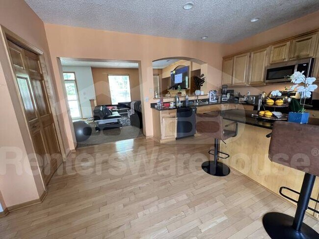 Building Photo - Available Now! Amazing Townhouse 3 Bedroom...