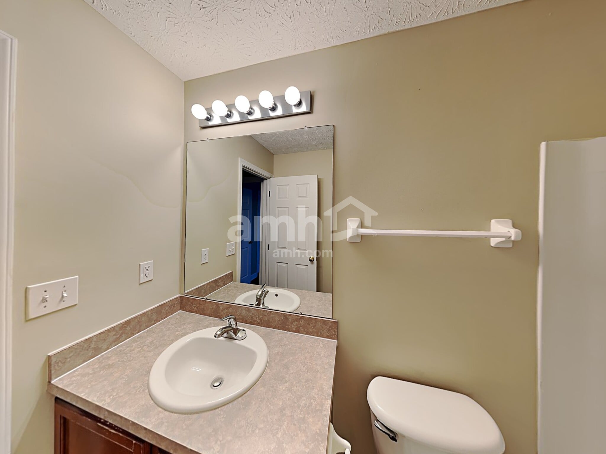 Building Photo - 520 Stone Shadow Dr