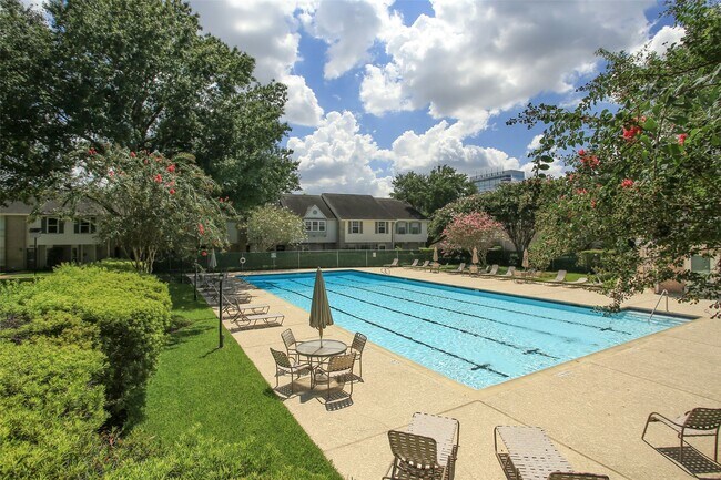 Building Photo - 10180 Longmont Dr