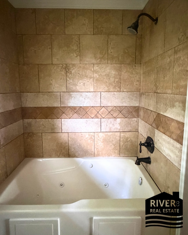 Building Photo - 2370 Roberts Ln