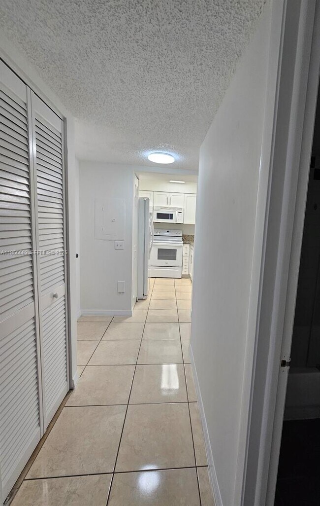 Building Photo - 8475 SW 156th Ct