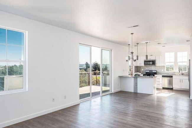 Building Photo - 23 Blackbird Cir