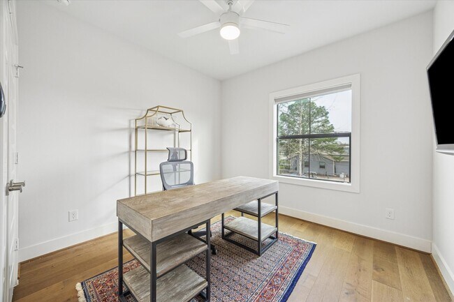 Building Photo - 1005 Bunton St