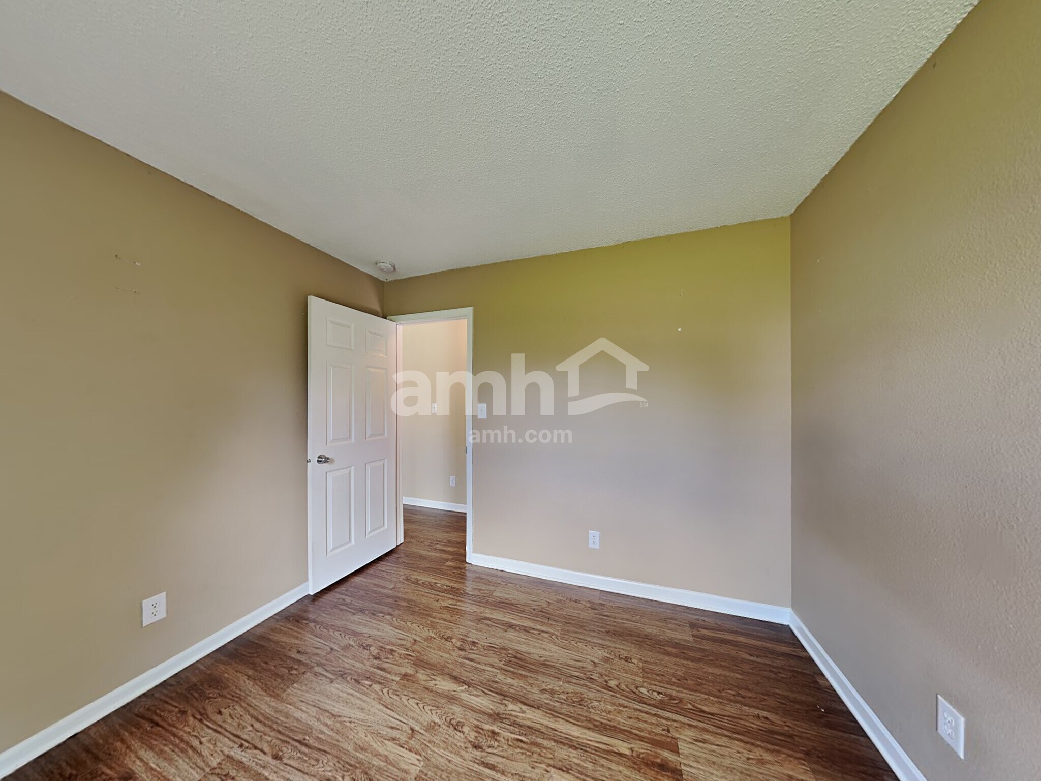 Building Photo - 1428 Blue Brook Way