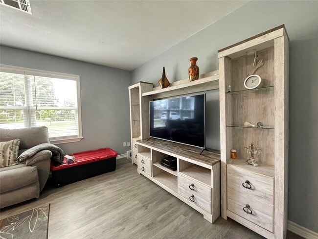 Building Photo - 1116 Lake St