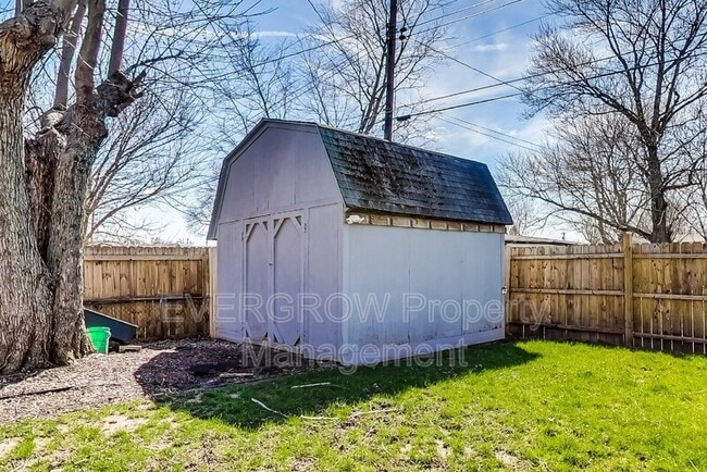 Building Photo - 1302 S Sheridan Ave