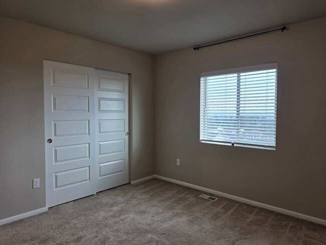 Building Photo - 4 Bedroom Home in Soundview Estates!