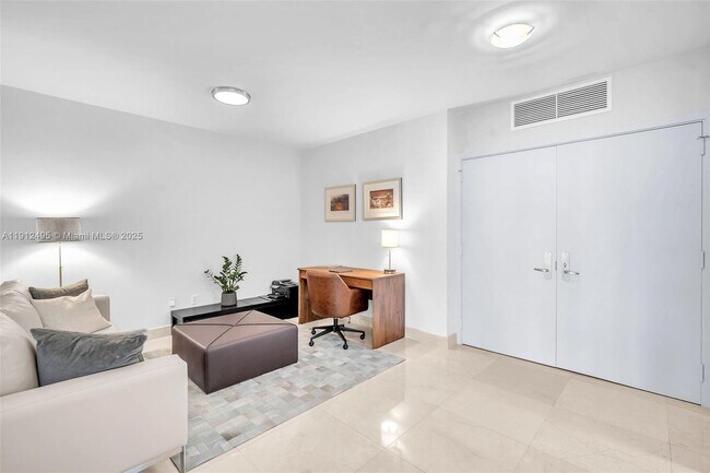 Building Photo - 1331 Brickell Bay Dr