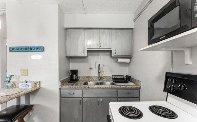 Building Photo - 211 Circle Dr