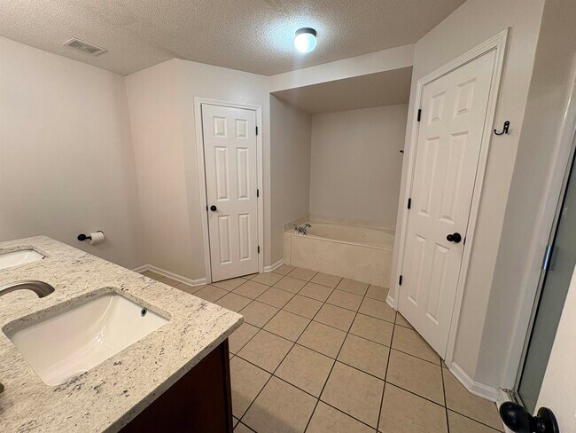 Building Photo - 11590 Milton Ridge Cove