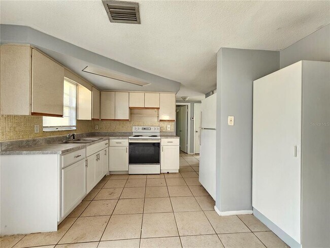 Building Photo - 7825 Sagebrush Dr