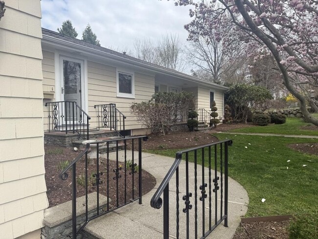 Building Photo - 76 Borden Rd