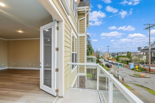 Building Photo - Quintessential West Seattle Townhome with ...