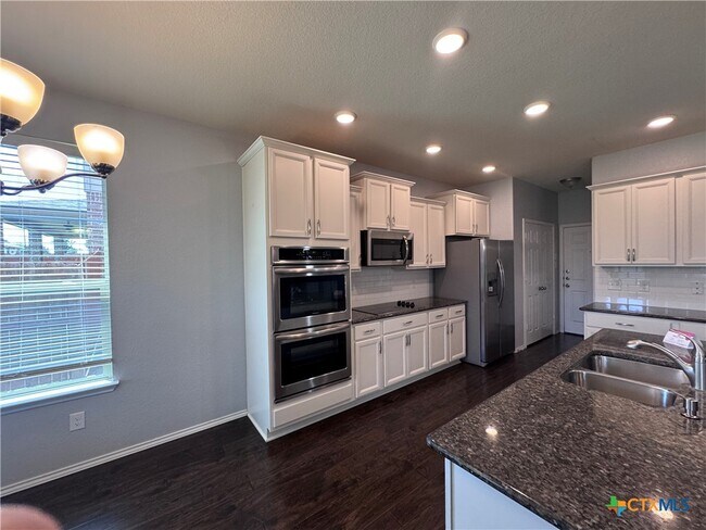 Building Photo - 1310 Stonewall Ridge