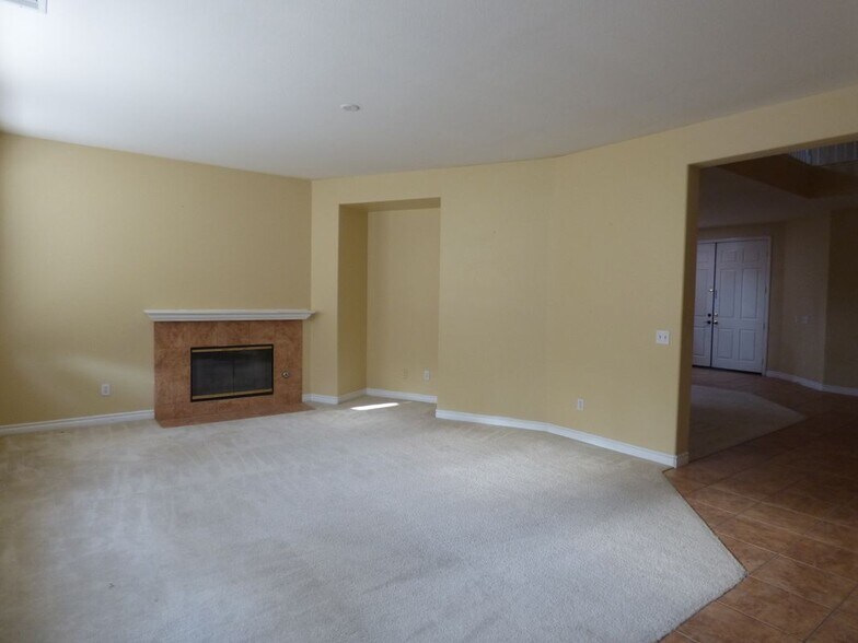 Building Photo - 7238 San Carmela Ct