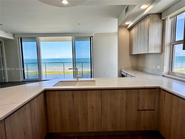 Building Photo - 4810 N Hwy A1A