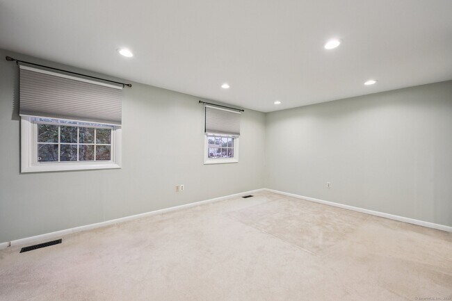 Building Photo - 36 Jackson Dr