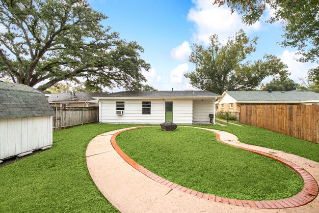 Building Photo - 420 Moss Ln