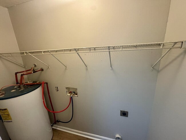 Building Photo - Charming 3BR/2BA home in Dothan, AL - Appliances included, pets are accepted, fenced in backyard ...