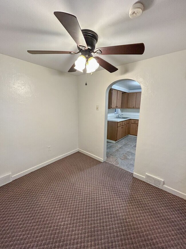 Building Photo - 1028 Fleming St