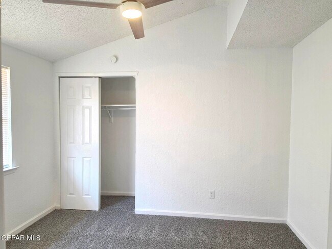 Building Photo - 944 Montera Rd
