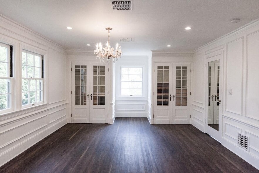 Building Photo - 3915 Benedict Canyon Dr