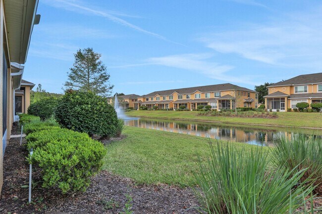 Building Photo - Flagler Station Townhome 3/2.5 - 2 car garage - 2000+ square feet