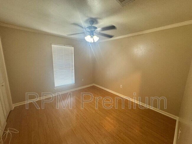 Building Photo - 2175 Deerwood Dr