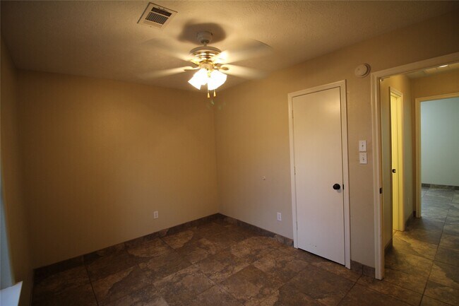 Building Photo - 16405 Sun View Ln