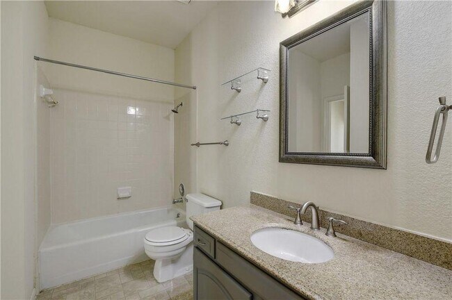 Building Photo - 1910 Robbins Pl