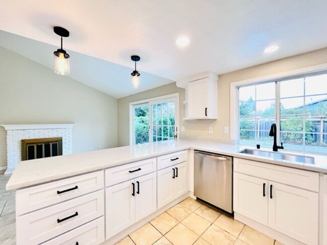 Building Photo - NEWLY RENOVATED- 4BD/2BA, Single-Family Home in Twin Creeks Area of San Ramon- Available NOW!