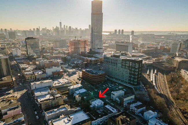 Building Photo - 114A Cottage St